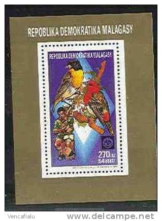 Madagascar  1988 - Birds And Scouts, S/S With 1 Stamp, MNH - Nuevos