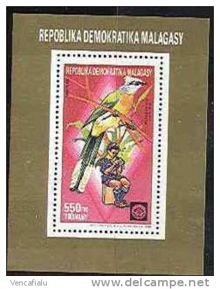 Madagascar  1988 - Bird And Scouting, S/S With 1 Stamp, MNH - Nuevos