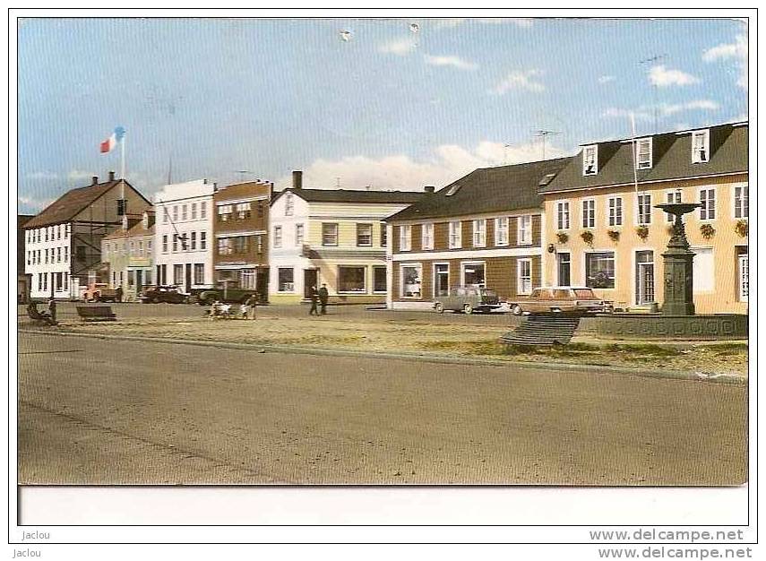 SAINT PIERRE ET MIQUELON PLACE DU GENRAL DE GAULLE (PERSONNAGES,AUTOS)  REF 8247 - Saint-Pierre En Miquelon