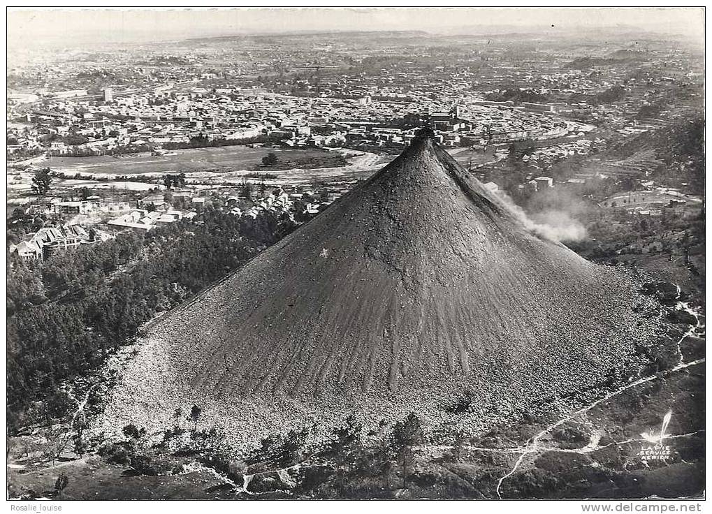 En Avion Au-dessus De ALES (30) - Vue Panoramique, En 1er Plan Le Crassier De Rochebelle  - Cpsm Gf - Alès