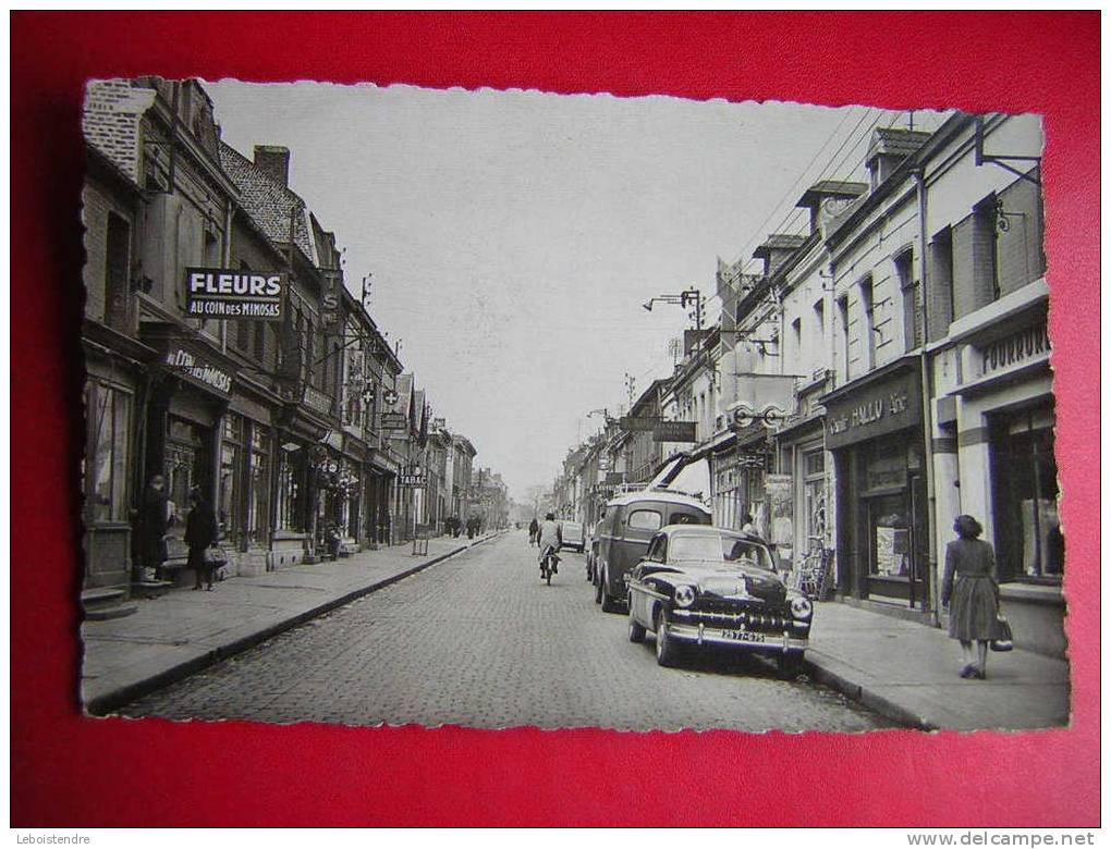 BELLE CPSM-59 NORD-DENAIN-RUE LAZARE BERNARD-ANIMEE-VOITURE-PHOTO RECTO / VERSO-NON VOYAGEE-CARTE EN BON ETAT,MINIME VE - Denain