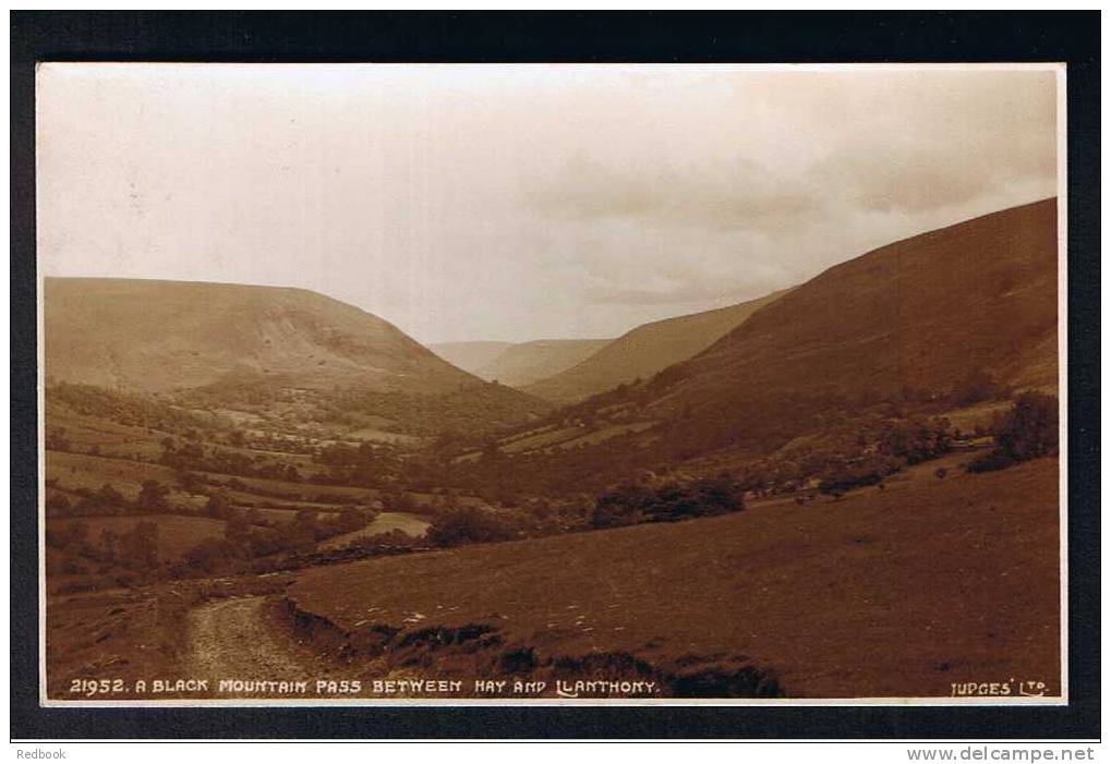 RB 697 - Judges Real Photo Postcard A Black Mountain Pass Between Hay & Llanthony Brecon Brecknockshire Wales - Breconshire