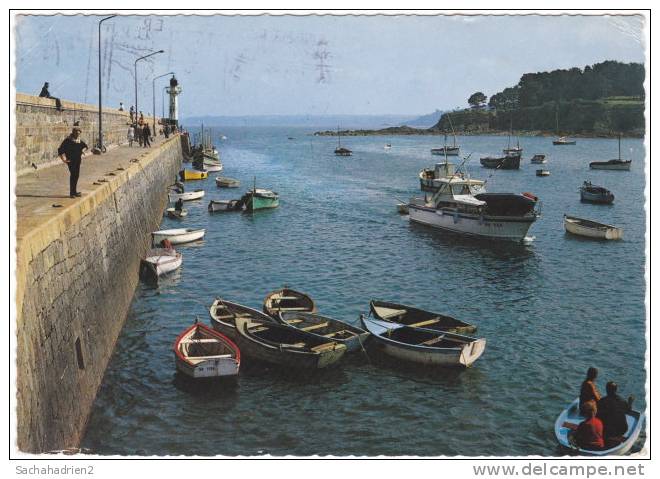 22. Cpsm. Gf. SAINT-QUAY-PORTRIEUX. La Jetée Et Le Phare. 102 - Saint-Quay-Portrieux