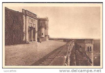 CHATEAU DE GRIGNAN.  -  UNE VUE DES TERRASSES. - Grignan