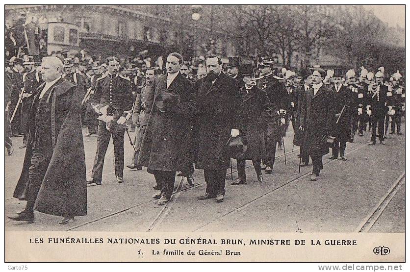 Evènements - Paris - Militaria - Funérailles Du Général Brun -  La Famille Du Général - Funérailles