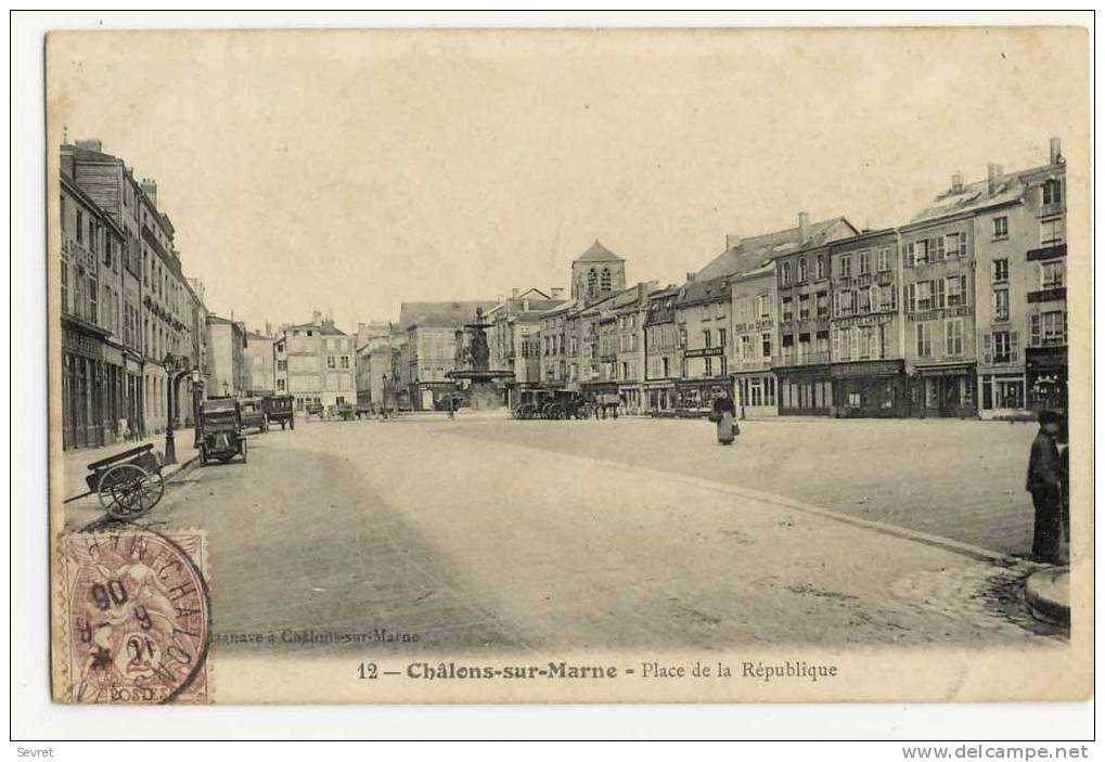 CHALONS Sur MARNE. - Place De La République - Châlons-sur-Marne