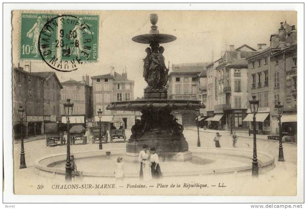 CHALONS Sur MARNE. -  Place De La République - Châlons-sur-Marne