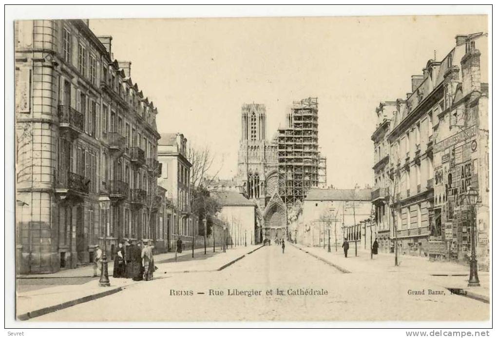 REIMS. - La Cathédrale Et Rue Libergier - Reims