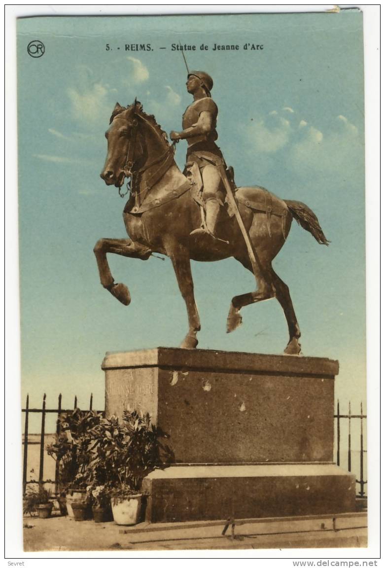 REIMS. - Statue De Jeanne D'Arc. Beau Plan - Reims