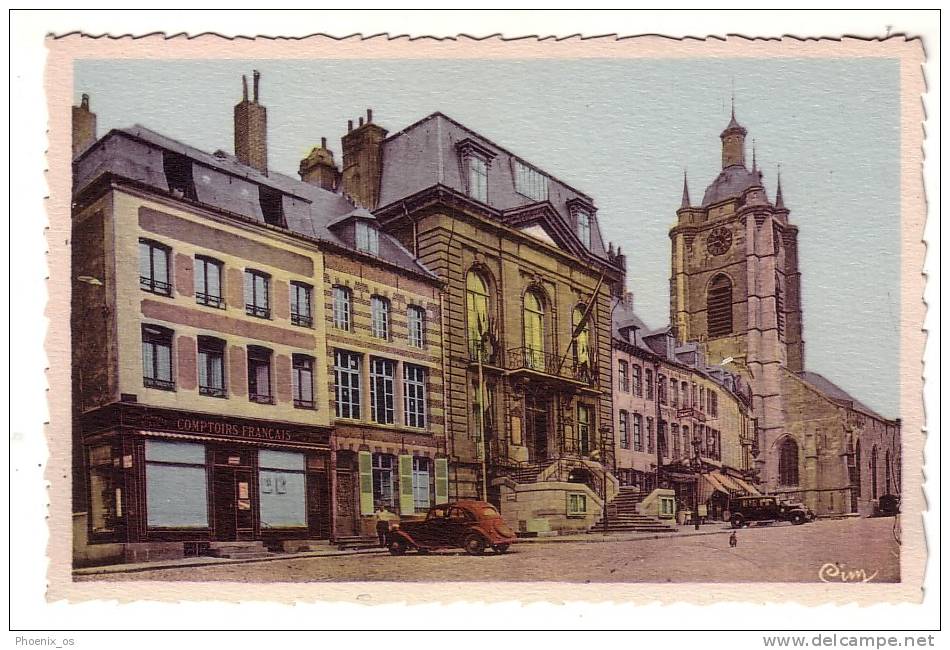 FRANCE - Avesnes-sur-Helpe, La Place D Armes, Old Cars - Avesnes Sur Helpe