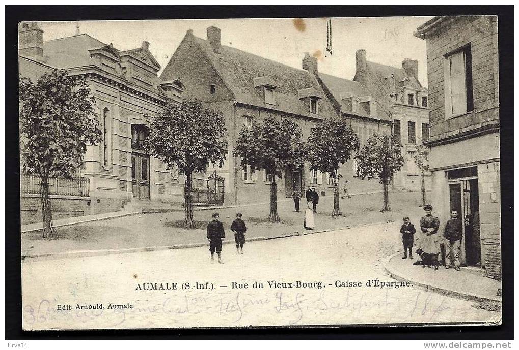 CPA  ANCIENNE- FRANCE- AUMALE (76)- RUE DU VIEUX-BOURG- BANQUE : CAISSE D'EPARGNE EN GROS PLAN AVEC BELLE ANIMATION- - Aumale