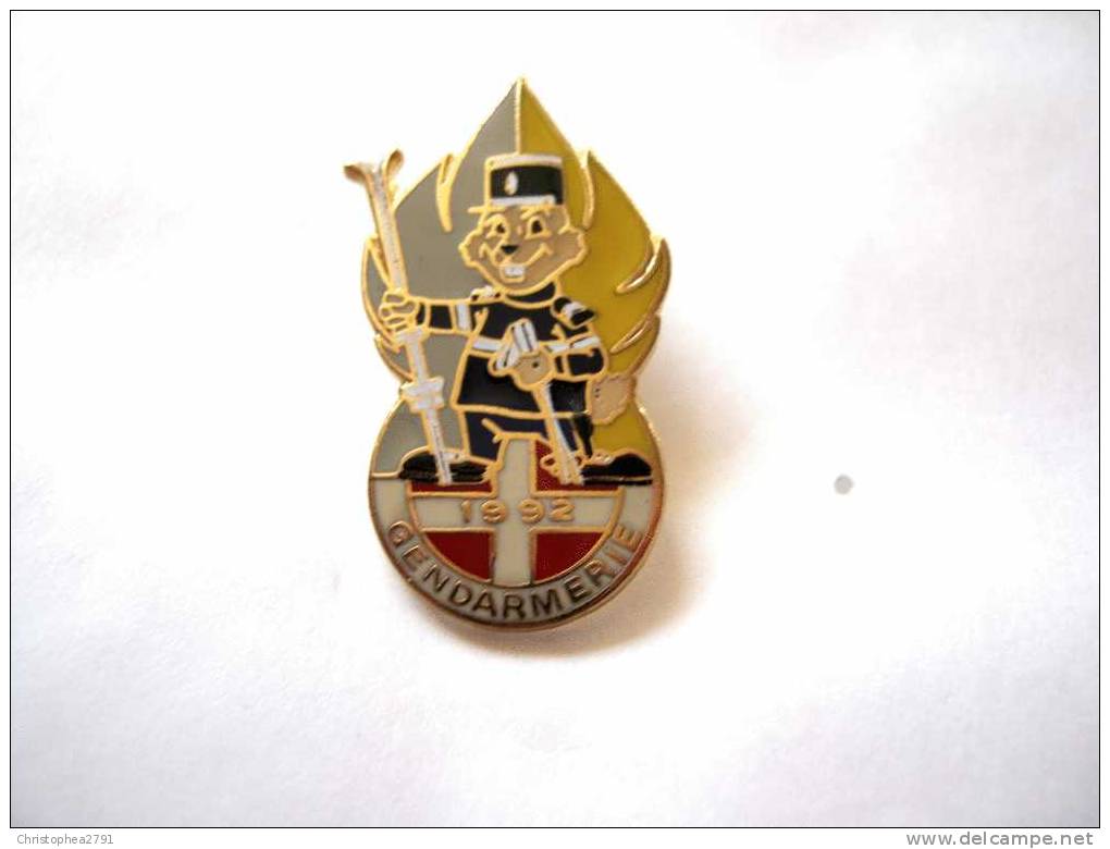 PINS GENDARMERIE NATIONALE ETAT EXCELLENT     2° Modèle - Militaria