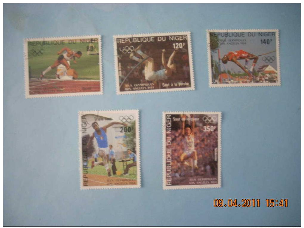 NIGER  SERIE COMPLETE    SPORTS PA 320 A 324  J.O LOS ANGELES 1984  ATHLETISME - Niger (1960-...)