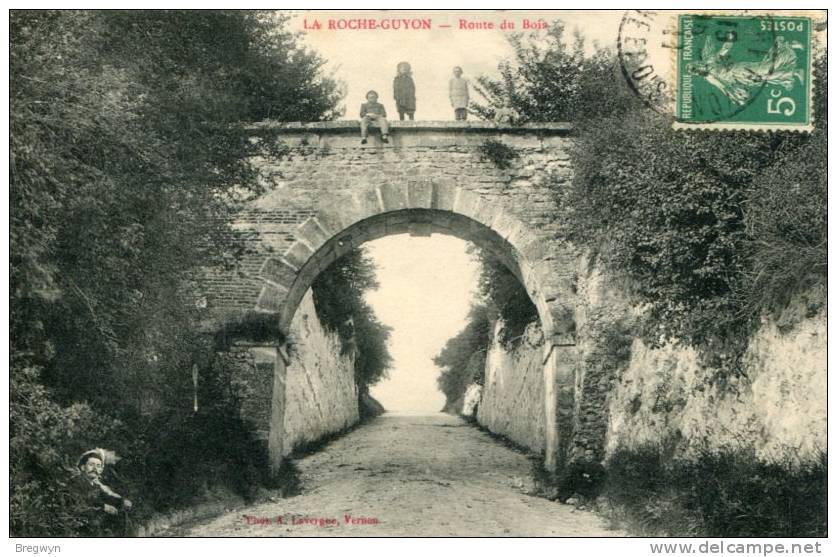 95 - CPA La Roche-Guyon - Route Du Bois - La Roche Guyon