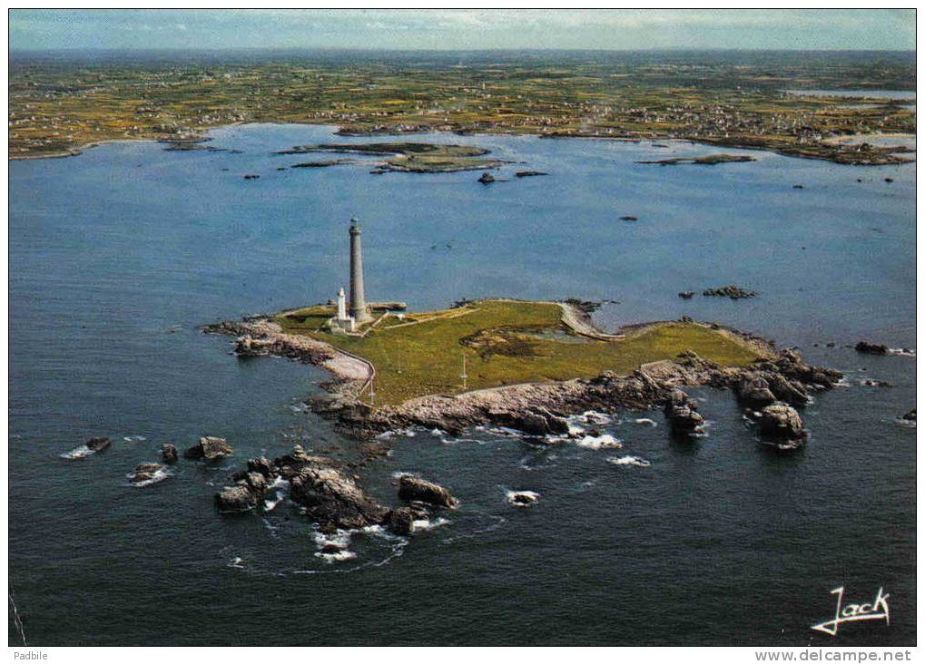 Carte Postale 29. Plouguerneau  Le Phare De L'île Vierge Vue D´avion Trés Beau Plan - Plouguerneau