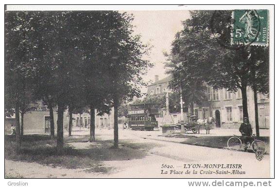 LYON MONPLAISIR 5620 LA PLACE DE LA CROIX SAINT ALBAN (TRAM CYCLISTE ET ATTELAGE CHEVAL) 1909 - Lyon 8