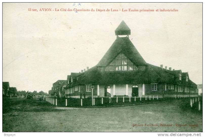 62 - CPA Avion - La Cité Des Cheminots Du Dépot De Lens - Les Ecoles Primaires Et Industrielles - Avion