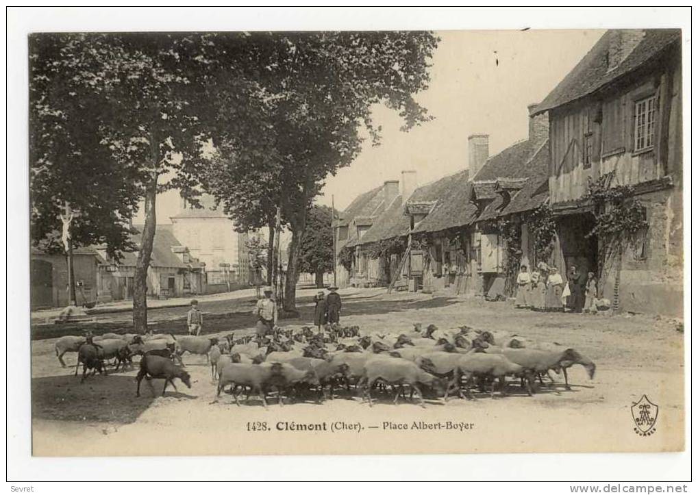 CLEMONT. -  Berger Et Ses Moutons. Place Albert-Boyer. Très Beau Cliché - Clémont