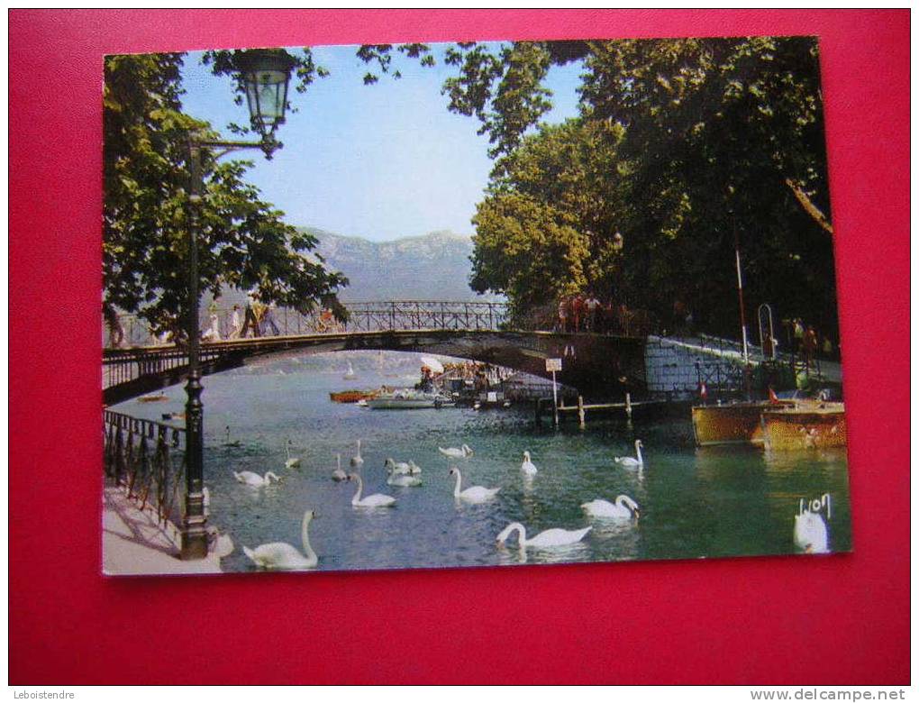 CPM-74-ANNECY-LE ¨PONT DES AMOURS,LE CANAL,LE LAC ET AU FOND,LE MONT VEYRIER-NON VOYAGEE-PHOTO RECTO/VERSO-CARTE EN BON - Annecy