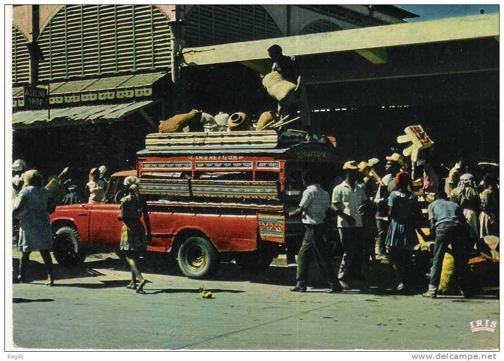 ANTILLES - HAITI  - PORT AU PRINCE  -  Car "TAP TAP" AU MARCHE EN FER - Haïti