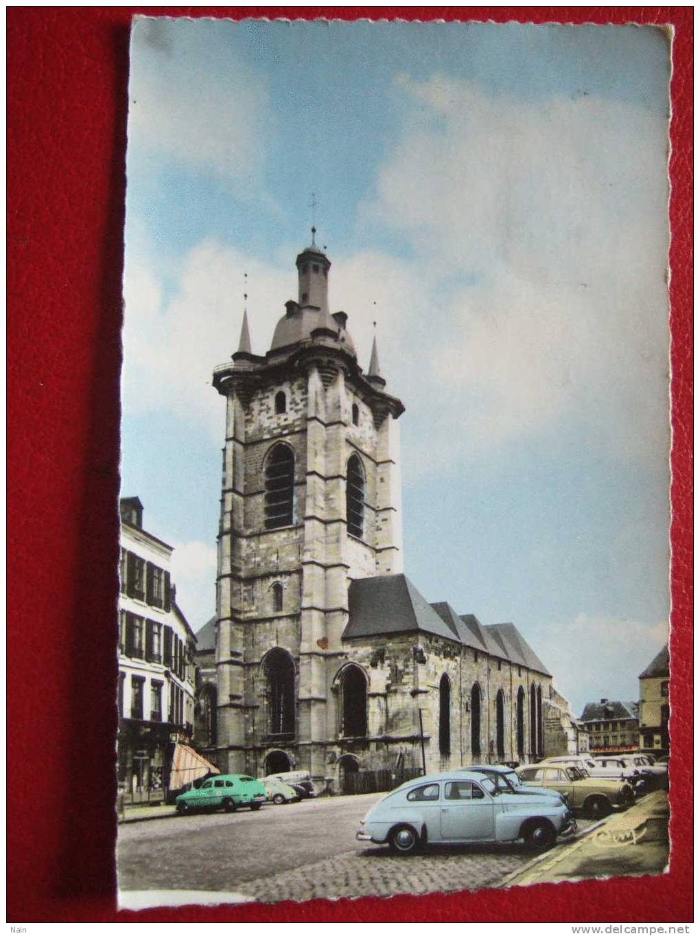 59 - AVESNES SUR HELPE - LA COLLEGIALE ST NICOLAS - VIEILLES VOITURES CPSM - - Avesnes Sur Helpe