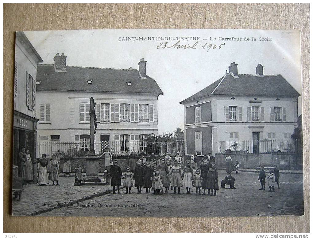 CPA Saint Martin Du Tertre - Le Carrefour De La Croix , Animée - Saint-Martin-du-Tertre