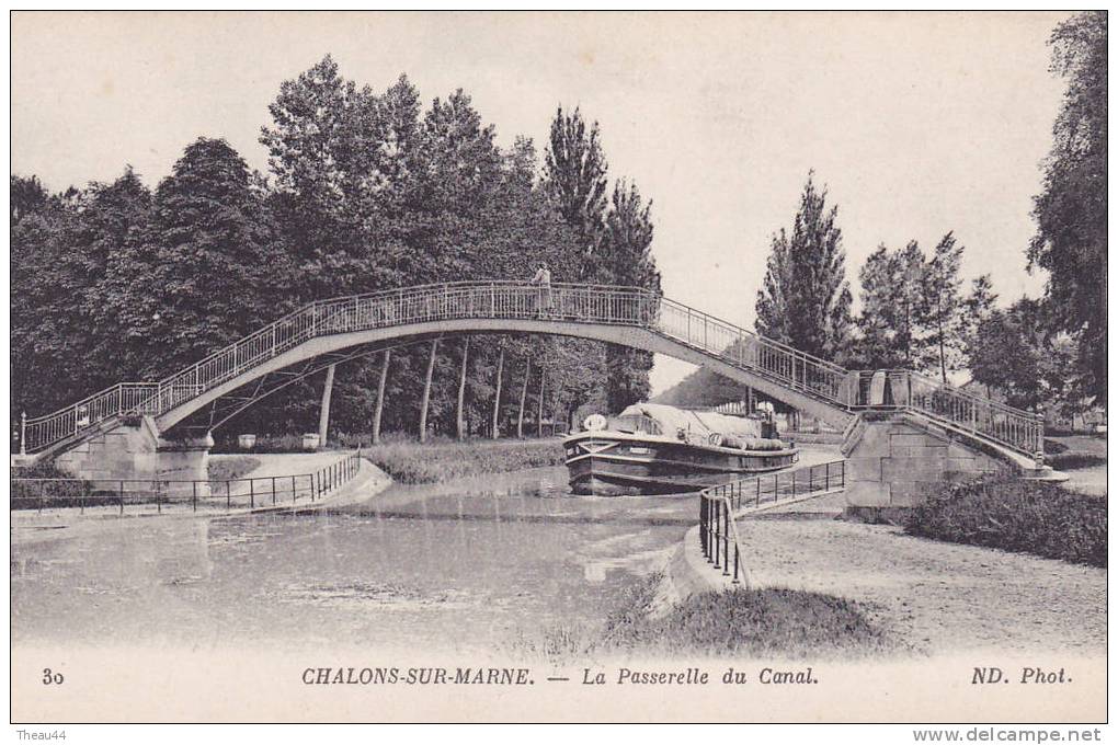 ¤¤ 30 - CHALONS-sur-MARNE - La Passerelle Du Canal  - Péniches - Batelier ¤¤ - Châlons-sur-Marne