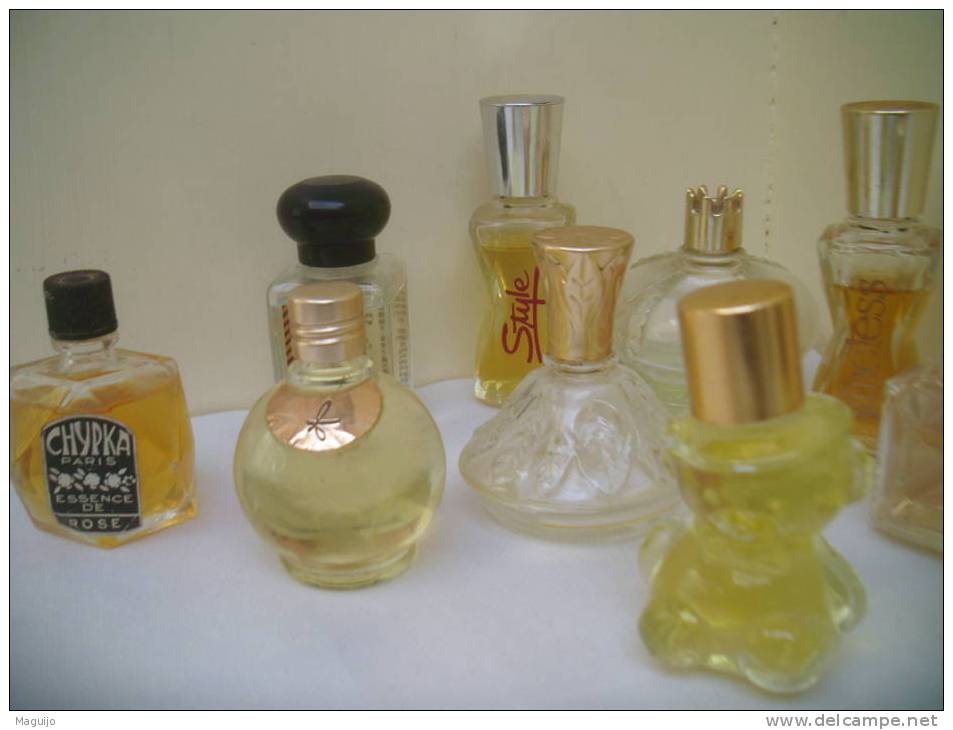 AVON& QQS AUTRES LOT 10 PIECES  BON ETAT LIRE & VOIR!! - Miniatures Femmes (sans Boite)