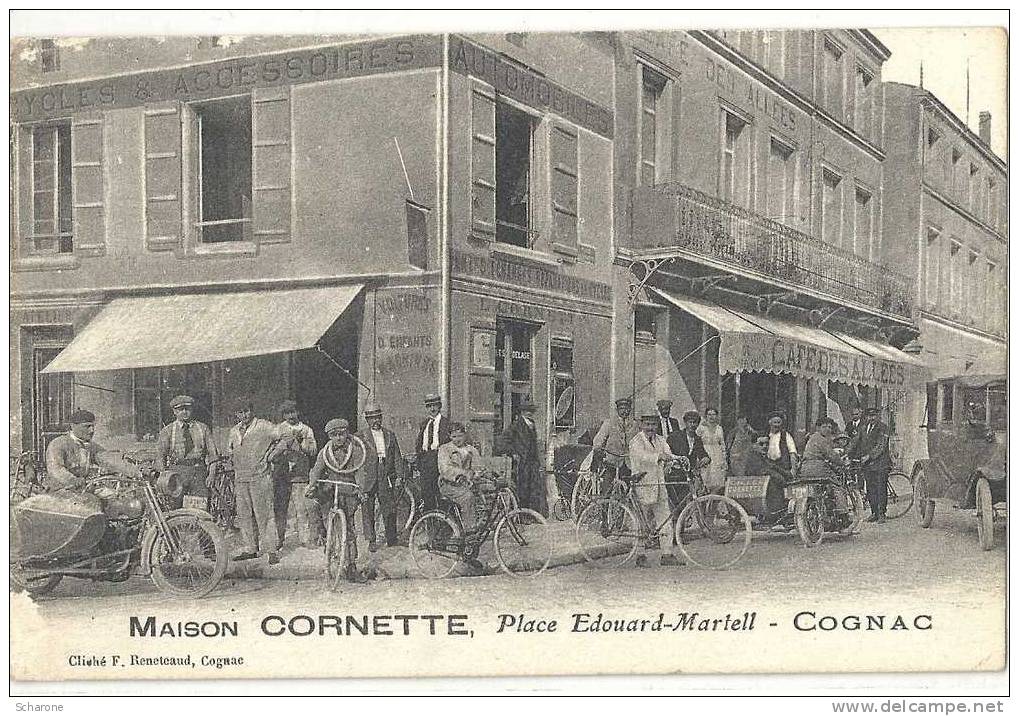 CPA - COGNAC Maison  CORNETTE  Velos Place Edouard Martell - Cognac