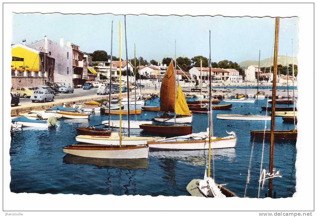 CPSM - SAINT CYR LES LECQUES - Le Port - 1964 - Canots - Voitures - Les Lecques