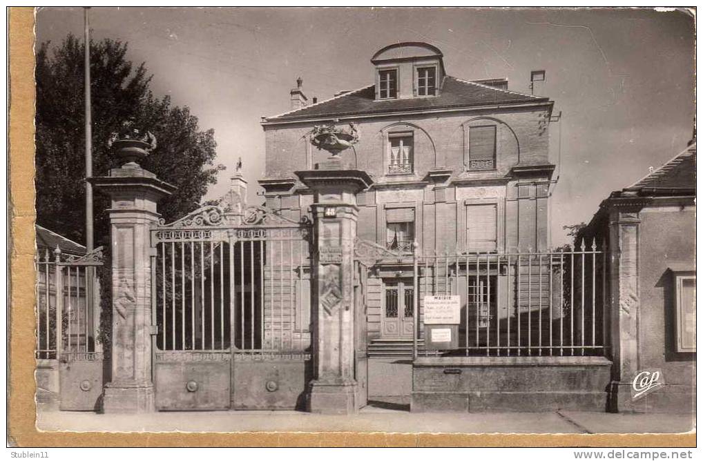 Courseulles-sur-Mer (Calvados) La Mairie. (CPSM, Bords Dentelés, Format 9 X 14) - Autres & Non Classés