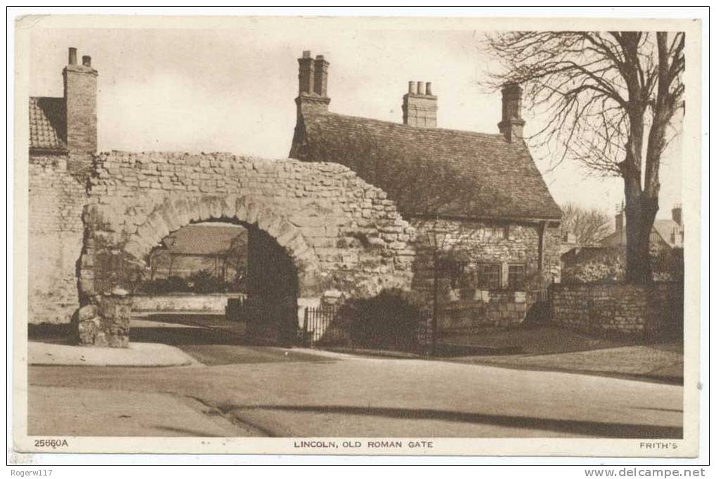 Lincoln, Old Roman Gate - Lincoln