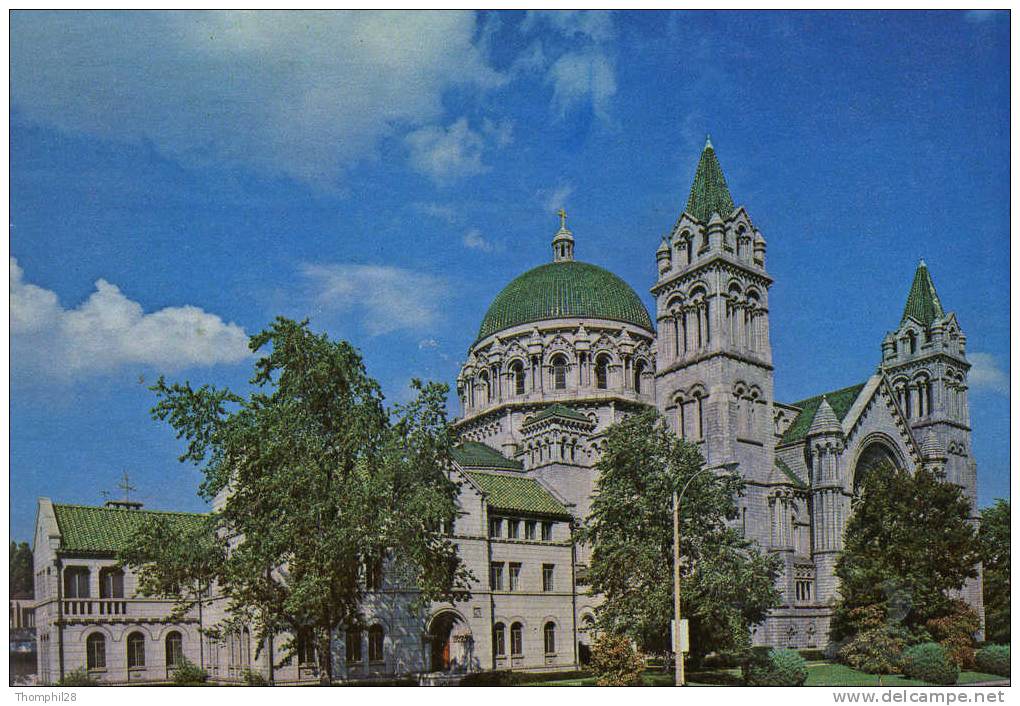 THE NEW CATHEDRAL OF ST. LOUIS - MISSOURI - Lindell Blvd - Circulée En 1979, 2 Scans - St Louis – Missouri
