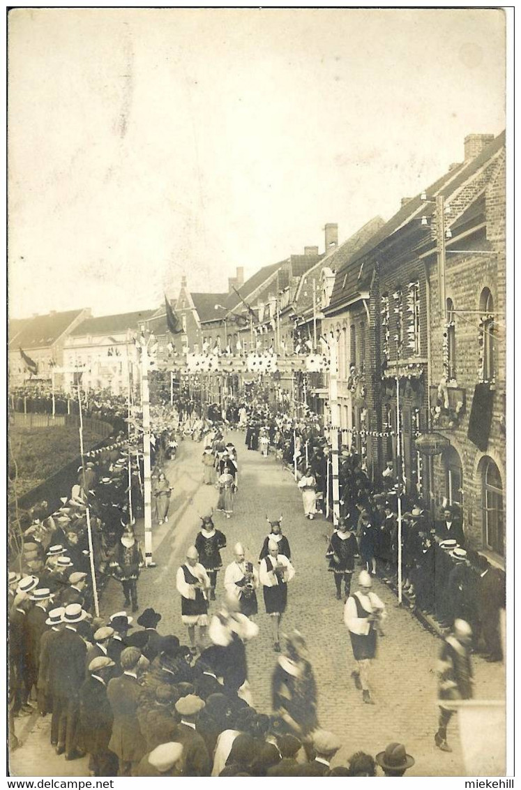 WERVIK-CARTE PHOTO ORIGINALE-PROCESSION DE LA FETE DU SACRE-COEUR - Wervik