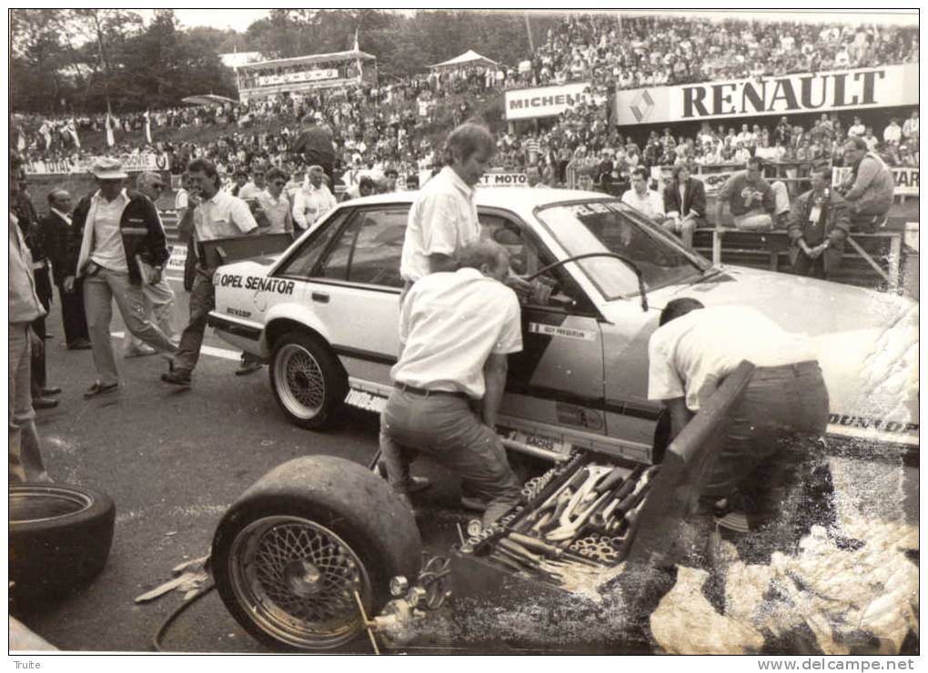 COURSE AUTOMOBILE A CHARADE OPEL ASCONA PHOTOGRAPHIE RAVITAILEMENT - Camion, Tir