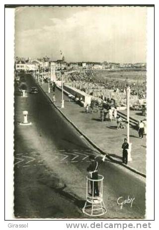 CPSM LES SABLES D ' OLONNE VENDEE Le Remblai Agent De Police Circulation 1958 - Sables D'Olonne