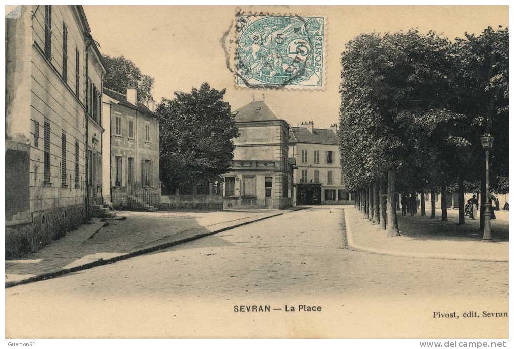 CPA (93)   SEVRAN  /   La Place - - Sevran