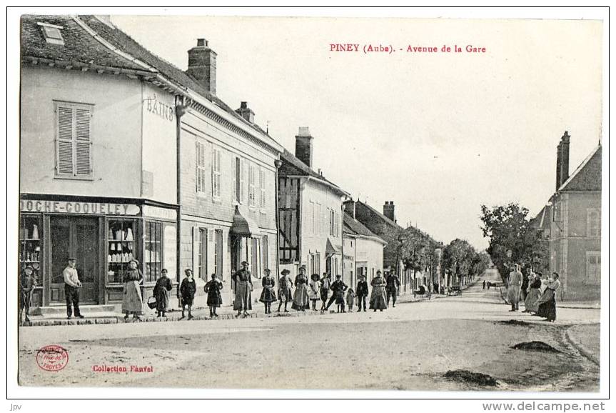 10 - PINEY. Avenue De La Gare. - Autres & Non Classés