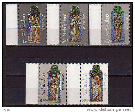 ILE NORFOLK. Noel 1983.  Vitraux.  5 T-p Neufs **. Yv.# 306/10  Avec Bords - Christmas