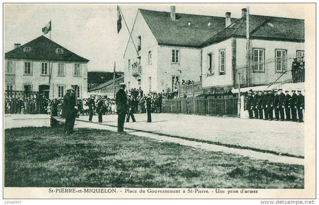 SAINT PIERRE ET MIQUELON Place Revue Militaire Prise D'armes - Saint-Pierre-et-Miquelon