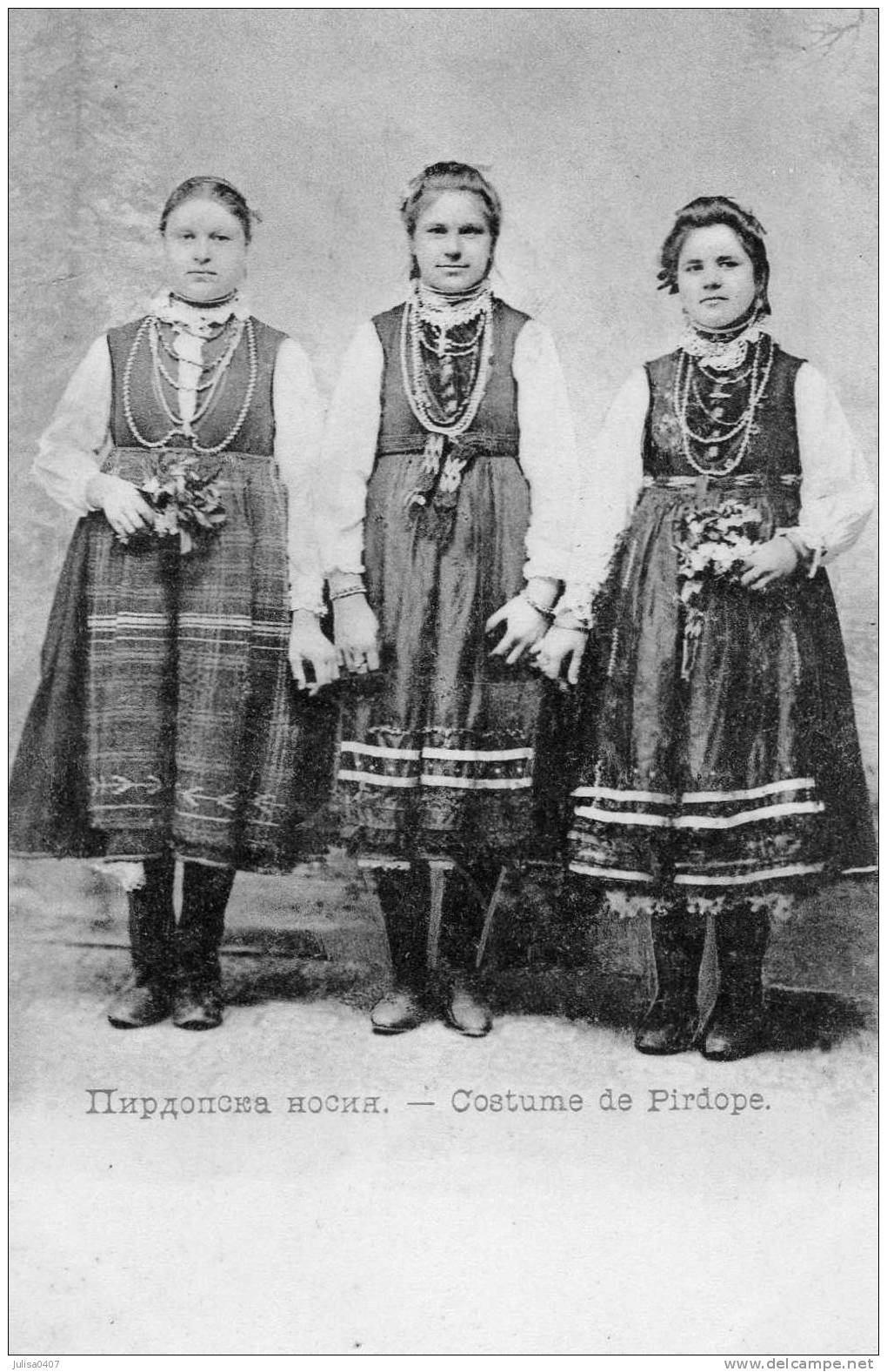 PIRDOPE (Bulgarie) Types De Femmes En Costumes Gros Plan - Bulgarie