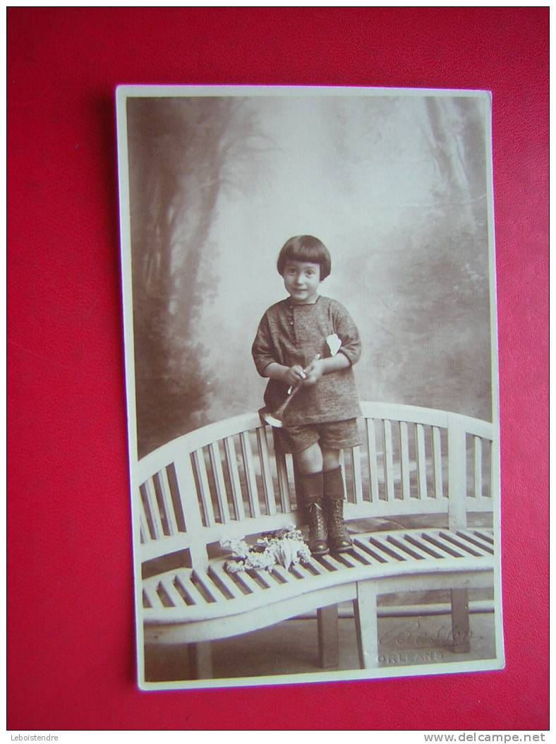 CPA PHOTO-THEME PHOTOGRAPHIE-COUDER ORLEANS -ENFANT SUR UN BANC-NON VOYAGEE-PHOTO RECTO / VERSO-CARTE EN BON  ETAT - Photographie