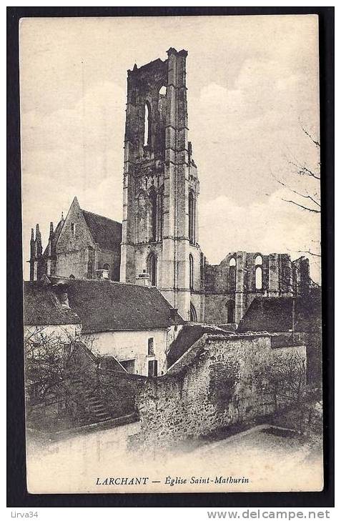 CPA  ANCIENNE- FRANCE- LARCHANT (77)- RUINES DE L'EGLISE SAINT-MATHURIN EN GROS PLAN- MAISONS DEVANT - Larchant