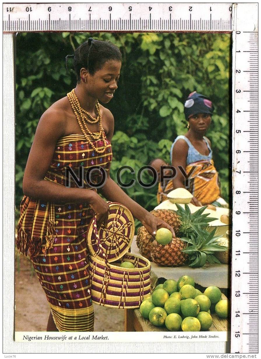NIGER - Nigerian Housewife At A Local Market - The Most Populous Single African Nation On The Continent Of Africa - Niger