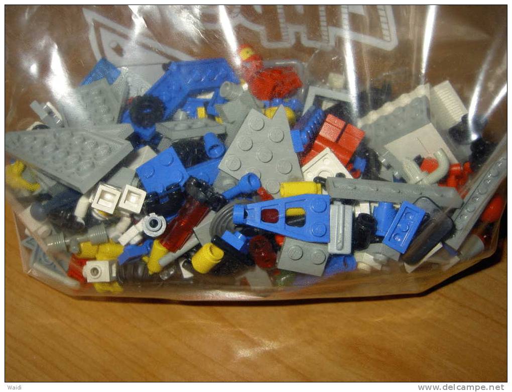 Lego, mehrere Schachteln,leider nicht komplett,sehr alt, noch ist eine Tüte  extra dabei