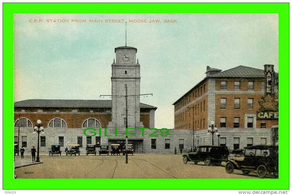 MOOSE JAW, SASKATCHEWAN - C.P.R. STATION FROM MAIN STREET - MAPLE CAFE - ANIMATED OLD CARS - VALENTINE EDY CO - - Andere & Zonder Classificatie