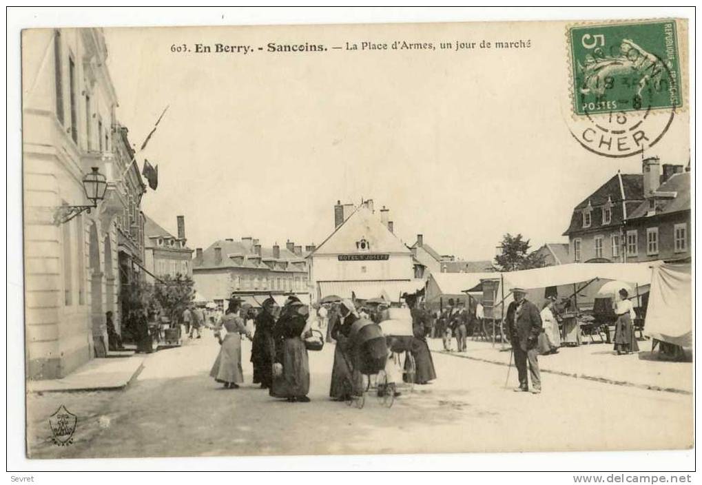 SANCOINS. -  La Place D'Armes, Un Jour De Marché . - Sancoins