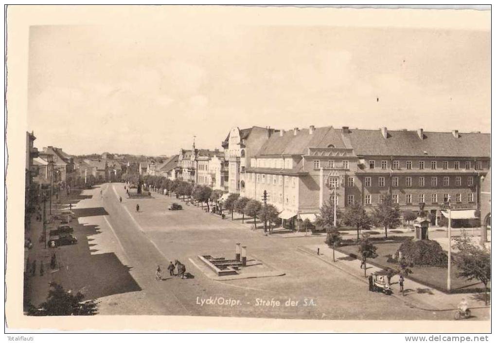 Lyck Ostpreussen Straße Der SA Belebt Eisverkäufer Kriegerdenkmal Geschäft Alfons Zerkowski Oldtimer Benzinzapfsäule - Ostpreussen