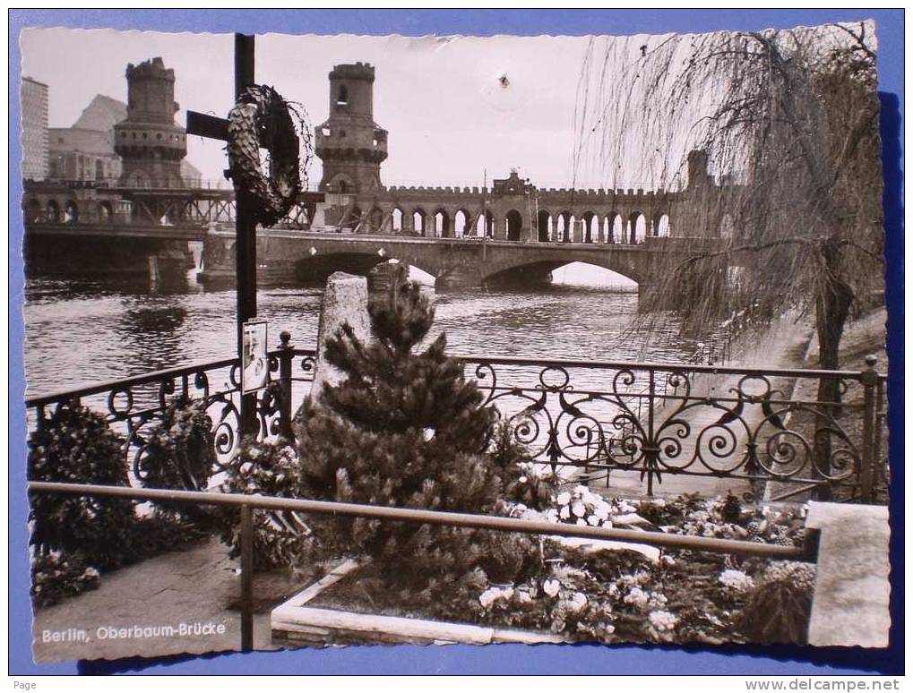 Berlin,Oberbaumbrücke,Grab Für Udo Düllick,1965 - Friedrichshain