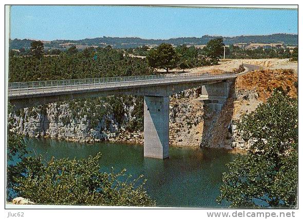 CP.  83.  ARTIGNOSC  SUR  VERDON.  LE  NOUVEAU  PONT.  Petit Pli  Bas  Droit - Autres & Non Classés